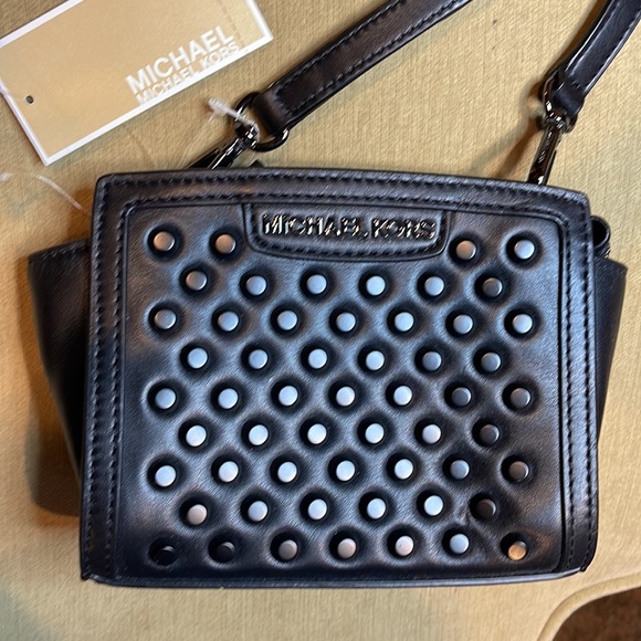 Michael Kors mini messenger  black stud - Picture 5 of 9